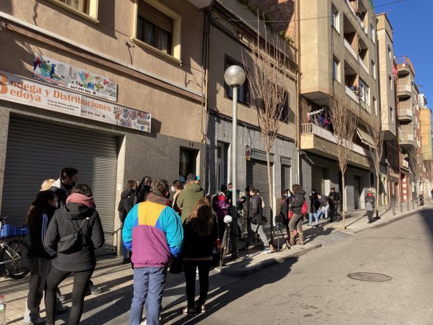 Un gran tenidor vol desnonar una família víctima d'una estafa en la compra del seu pis