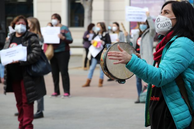 Protesta de les treballadores de Serveis Socials de l'Hospitalet de Llobregat
