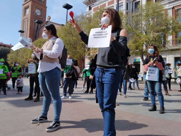 Les treballadores dels serveis socials municipals reivindiquen “una atenció digna i de qualitat”