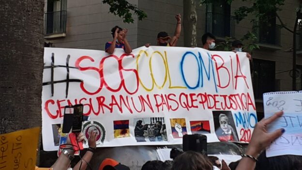 Vecinas de l'Hospitalet se movilizan contra la represión de las protestas en Colombia