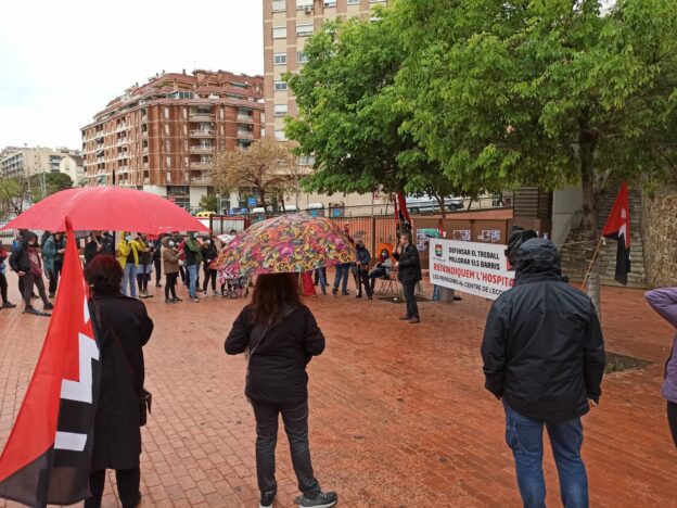 1 de maig a l'Hospitalet: pluja, cercavila, parlaments i actuació musical sorpresa a la Torrassa