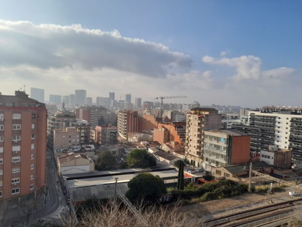 A l'Hospitalet hi ha gairebé un miler de pisos buits registrats oficialment