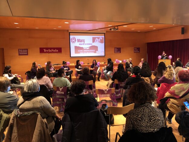 Tecla Sala s'omple de reivindicacions en el marc de la celebració del 8M