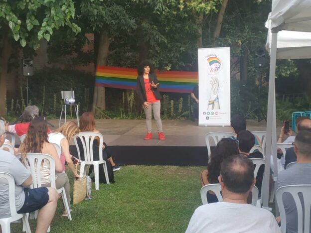 Denúncies públiques per l'actuació de Lola Ramos en les festes de Pubilla Cases i La Florida en contra del moviment LGTBI+