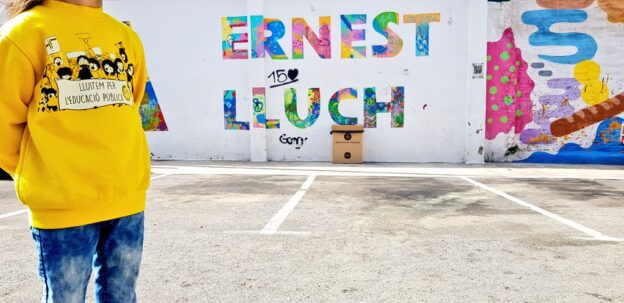 "L'escola es queda pel barri": La lluita de l'Escola Ernest Lluch per sortir dels barracons