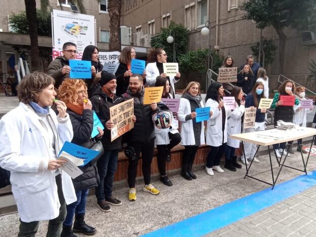 Protestes de la plantilla de l'Hospital General davant la implementació de les noves zones verdes i blaves