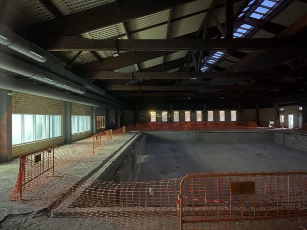 Les obres de la piscina de L'Hospitalet Nord es reprendran durant aquest mes d'abril